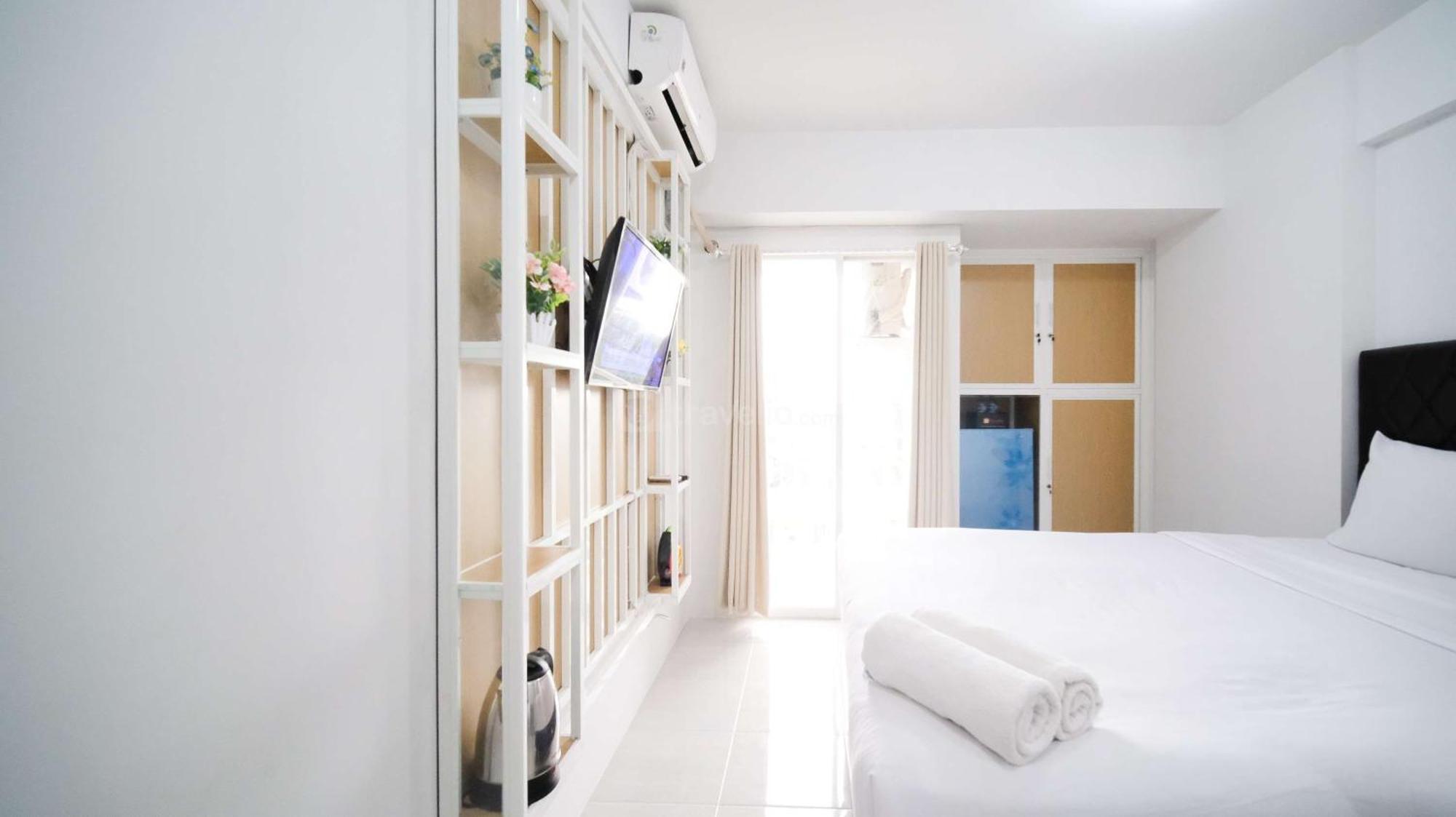 New With Strategic Location At Suncity By Travelio Apartemen *